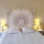 Grand studio 38m2 dans ancien palace avec piscine et place de parking privée