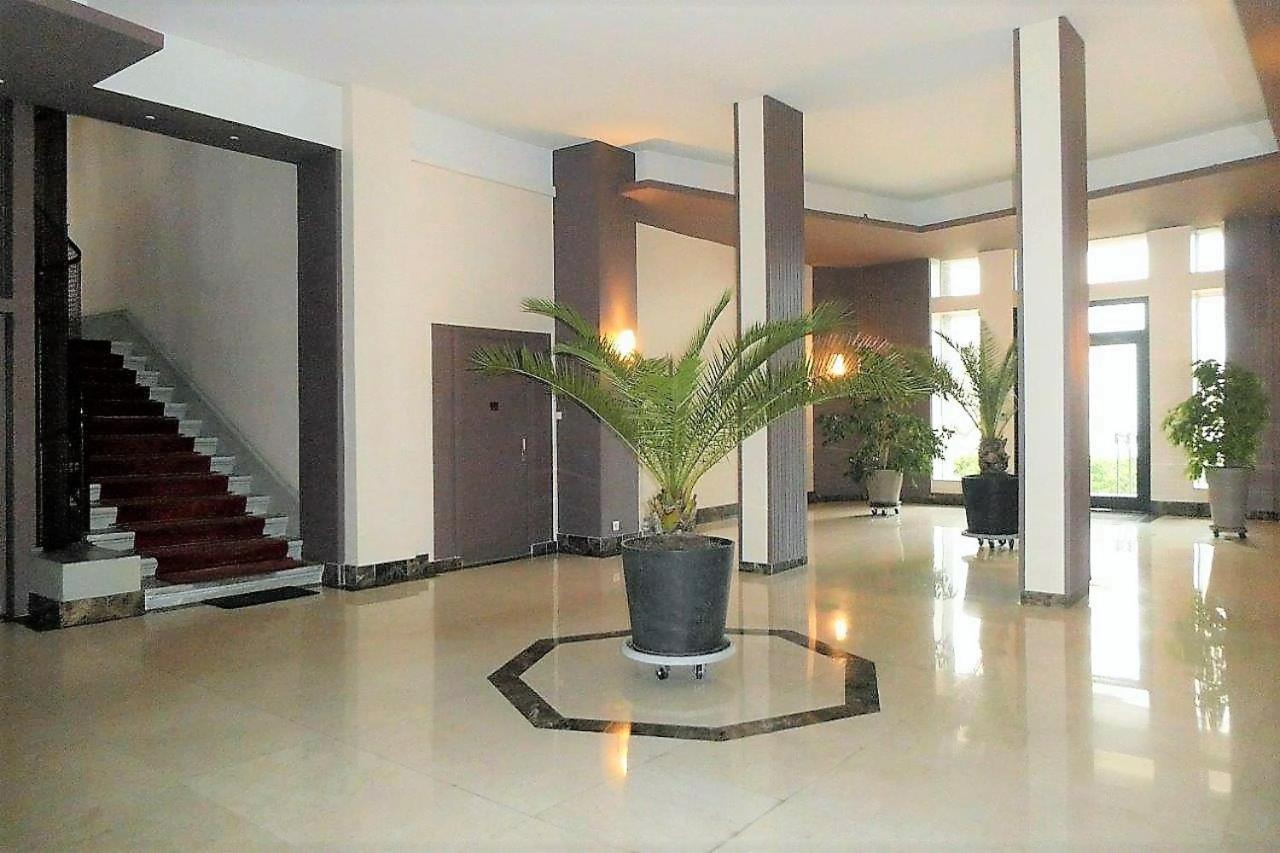 Grand Studio 38m2 Dans Ancien Palace Avec Piscine Et Place De Parking Privée *