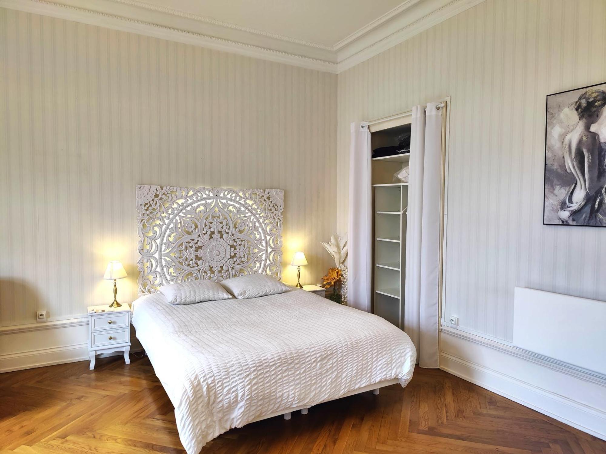 Appartement Grand Studio 38m2 Dans Ancien Palace Avec Piscine Et Place De Parking Privée *